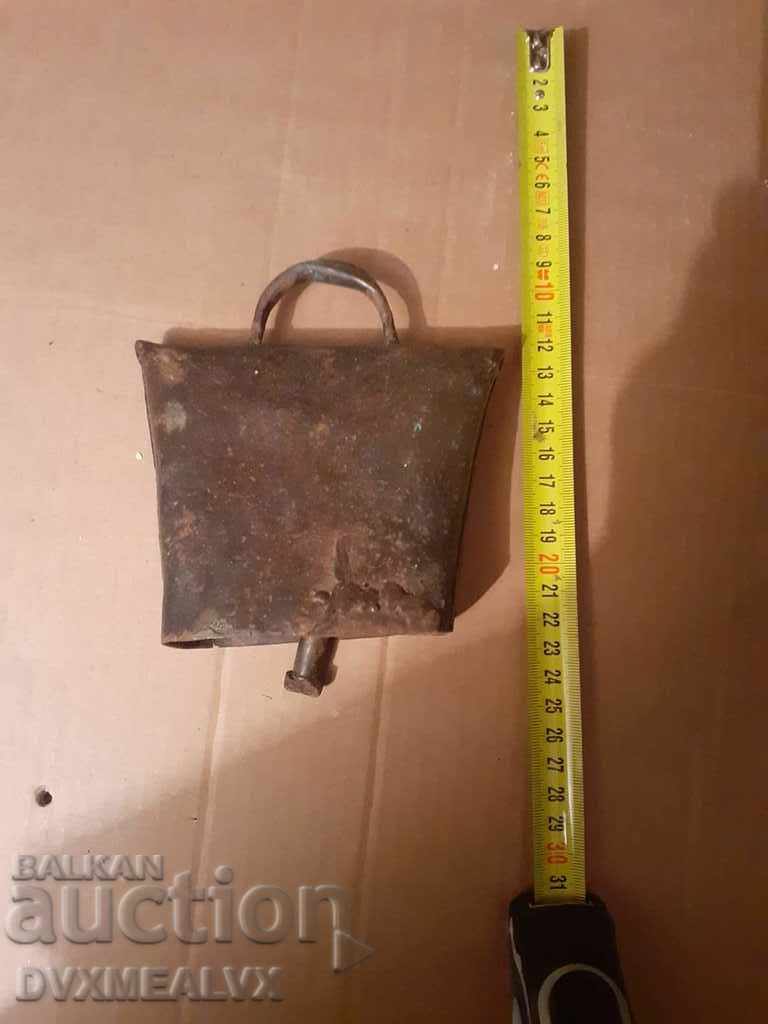 Clopot vechi, palme, cuva cu preț 25.00 BGN | € 12.78 Clopot vechi, palme, cuva cu preț 25.00 BGN | € 12.78