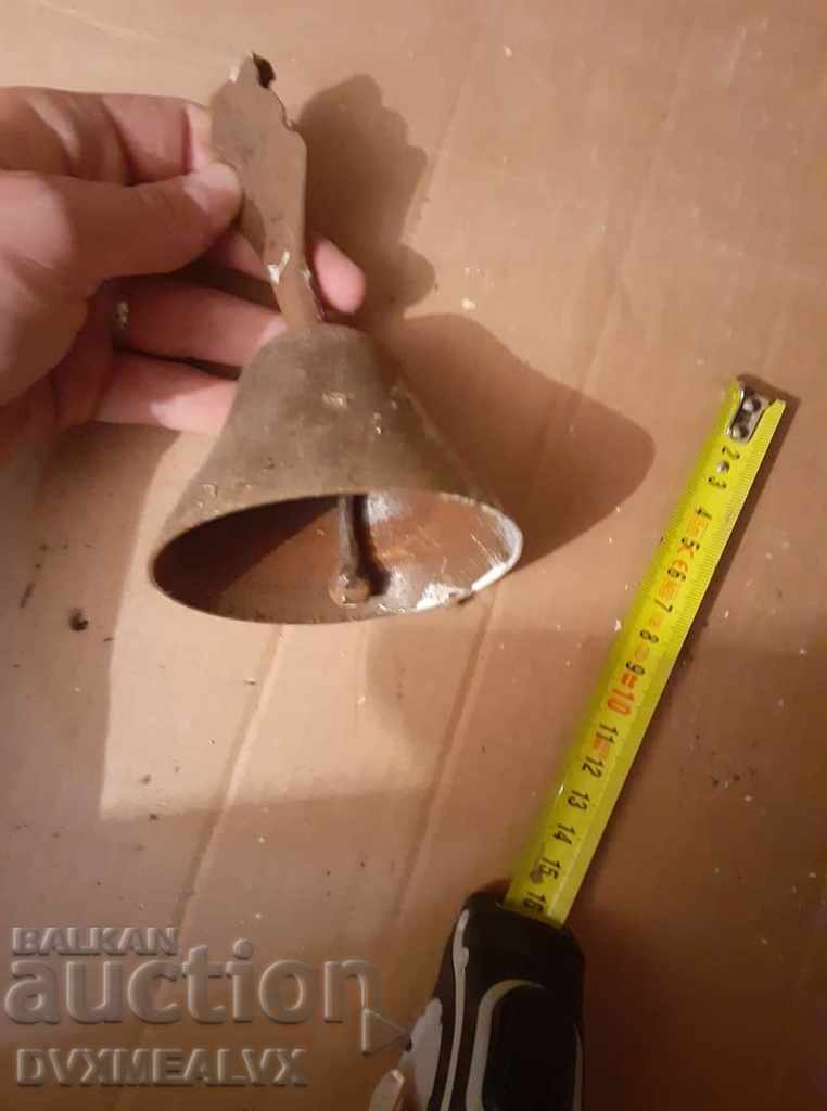 clopot școală veche cu preț 25.00 BGN | € 12.78 clopot școală veche cu preț 25.00 BGN | € 12.78