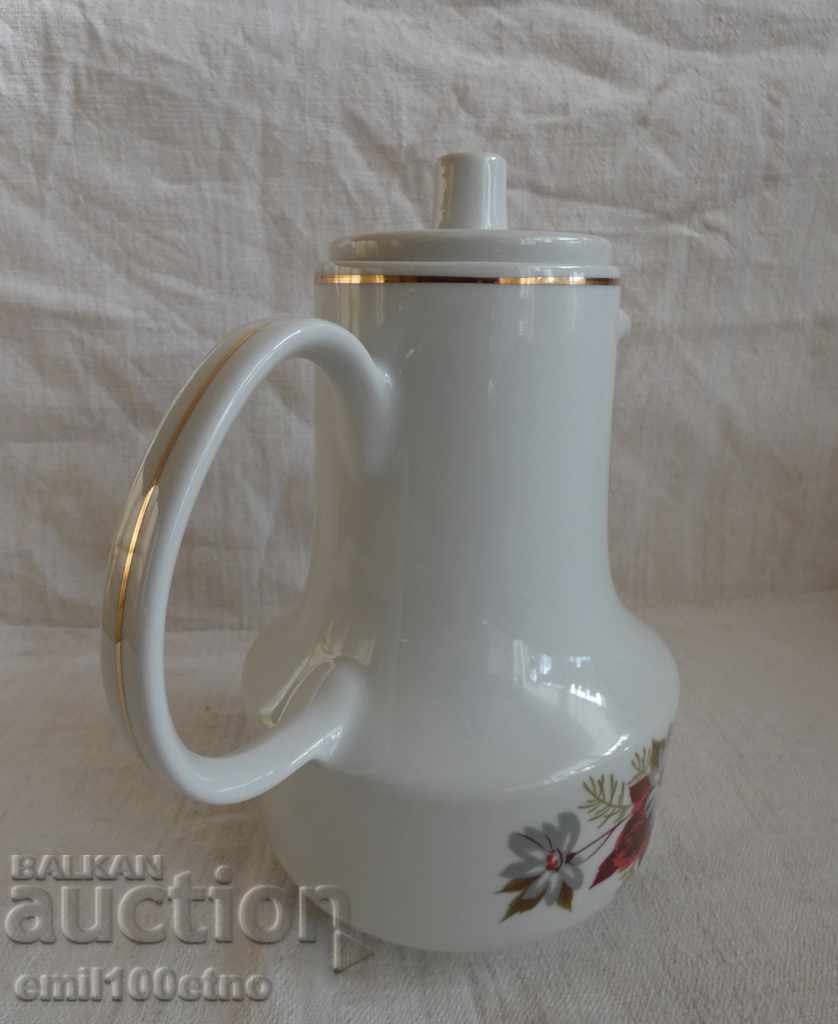 Delivery of Beautiful teapot old Bulgarian porcelain Delivery of Beautiful teapot old Bulgarian porcelain