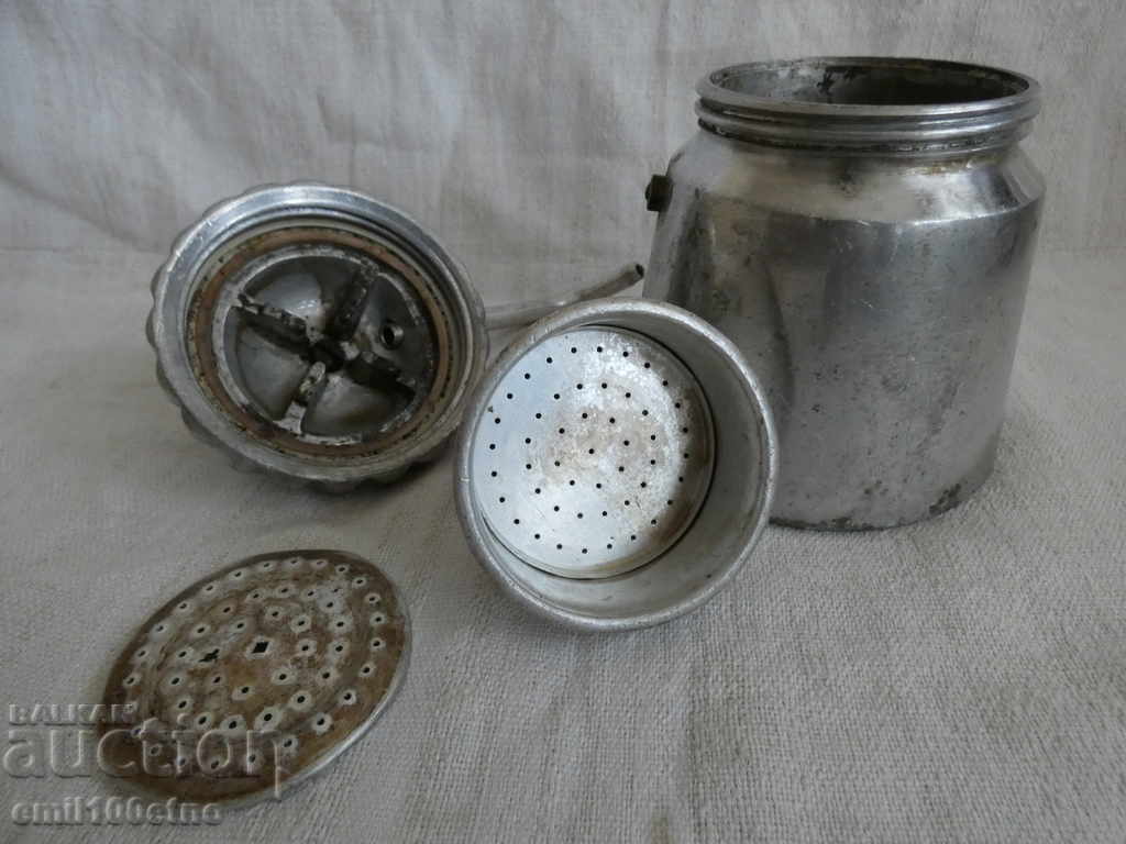 Old coffee maker with price 8.00 BGN | € 4.09