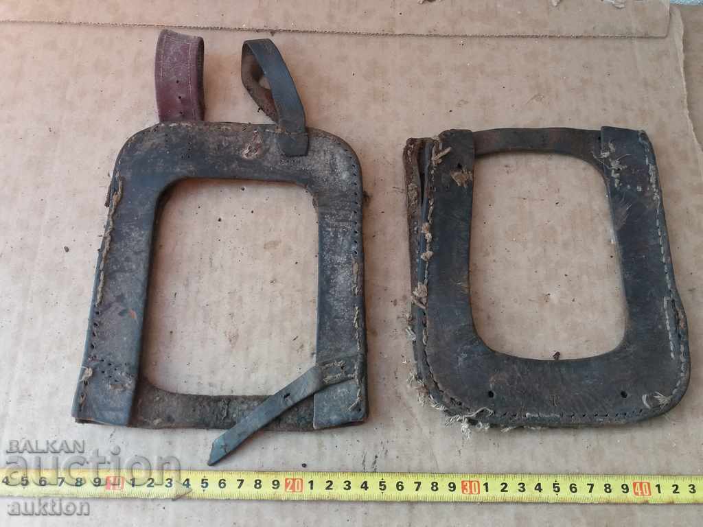 LOT DE 2 LOPATI DIN PIELE cu preț 2.99 BGN | € 1.53 LOT DE 2 LOPATI DIN PIELE cu preț 2.99 BGN | € 1.53