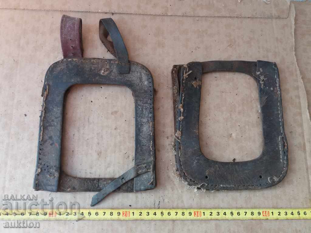 Livrarea LOT DE 2 LOPATI DIN PIELE Livrarea LOT DE 2 LOPATI DIN PIELE