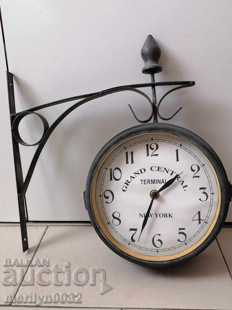 Ceas vechi de artă de perete cu preț 65.00 BGN | € 33.23 Ceas vechi de artă de perete cu preț 65.00 BGN | € 33.23