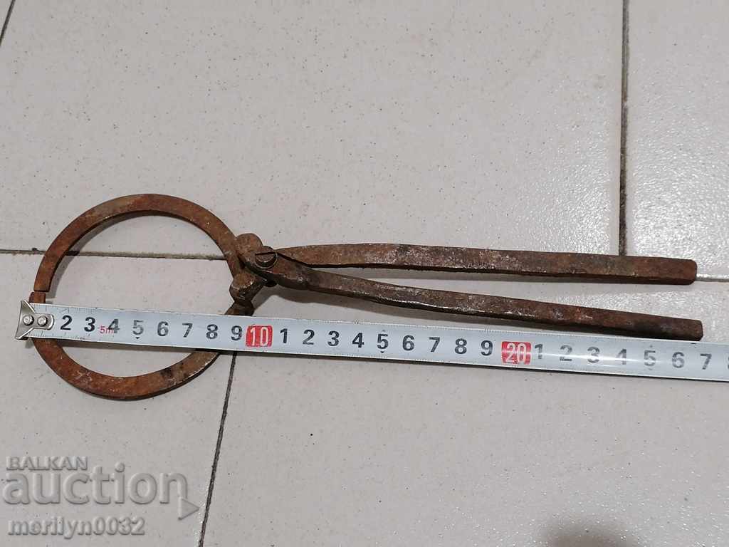 Delivery of Small profile pliers wrought iron tool