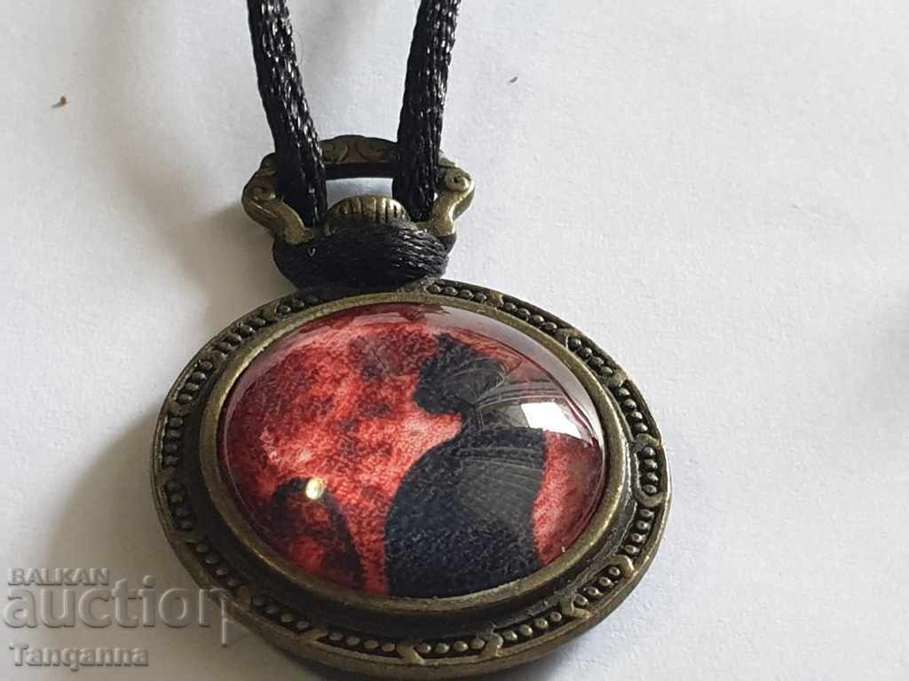 Аукцион Светещи в тъмното обици и кулие Аукцион Светещи в тъмното обици и кулие