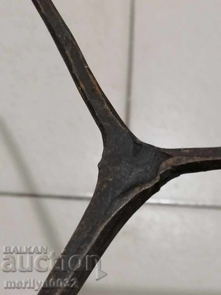 Παράδοση Αρχαίο δεκανίκι, μπορντό, κατσαβίδι, σφυρήλατο σίδερο