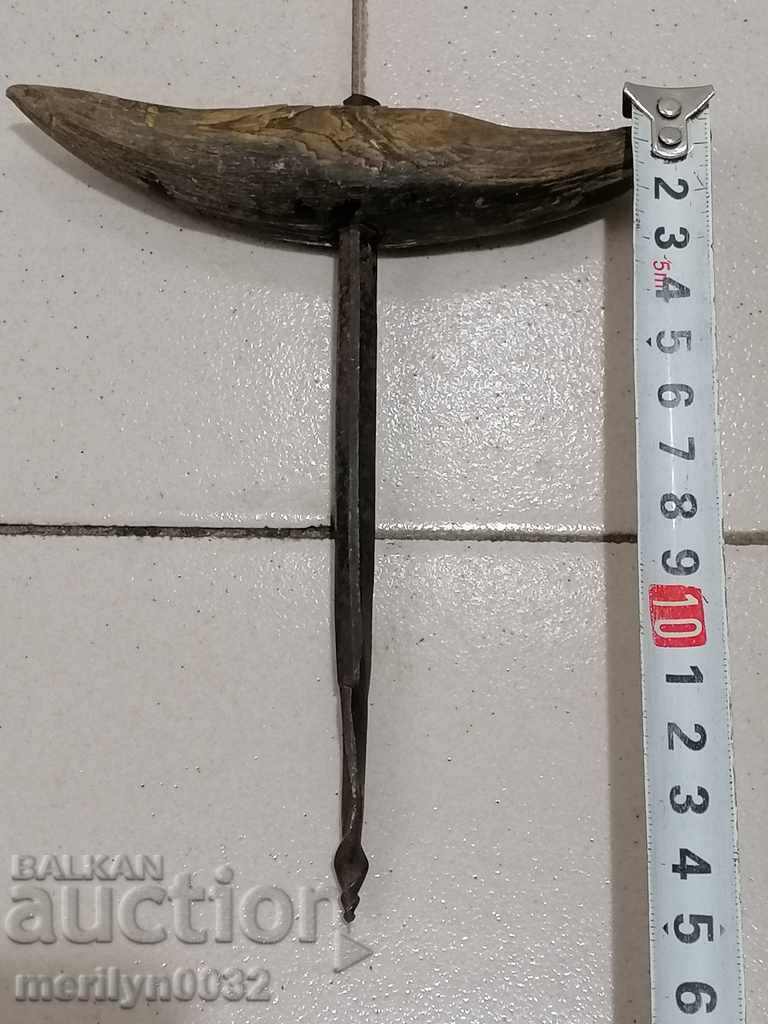 Delivery of Old bucket with buffalo horn drill bit, drill Delivery of Old bucket with buffalo horn drill bit, drill