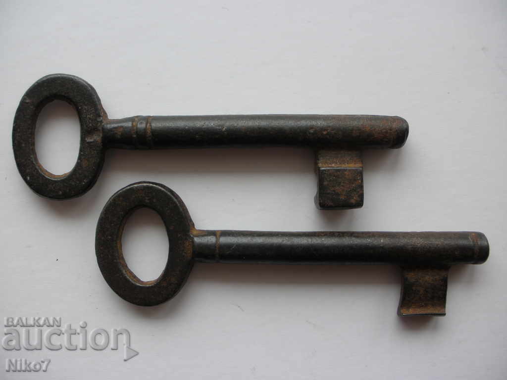 Δημοπρασία Πολλά παλιά, συμπαγή, μεταλλικά κλειδιά. Δημοπρασία Πολλά παλιά, συμπαγή, μεταλλικά κλειδιά.