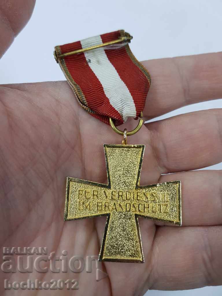 Delivery of Old collectible Austrian gold-plated order medal with enamel Delivery of Old collectible Austrian gold-plated order medal with enamel
