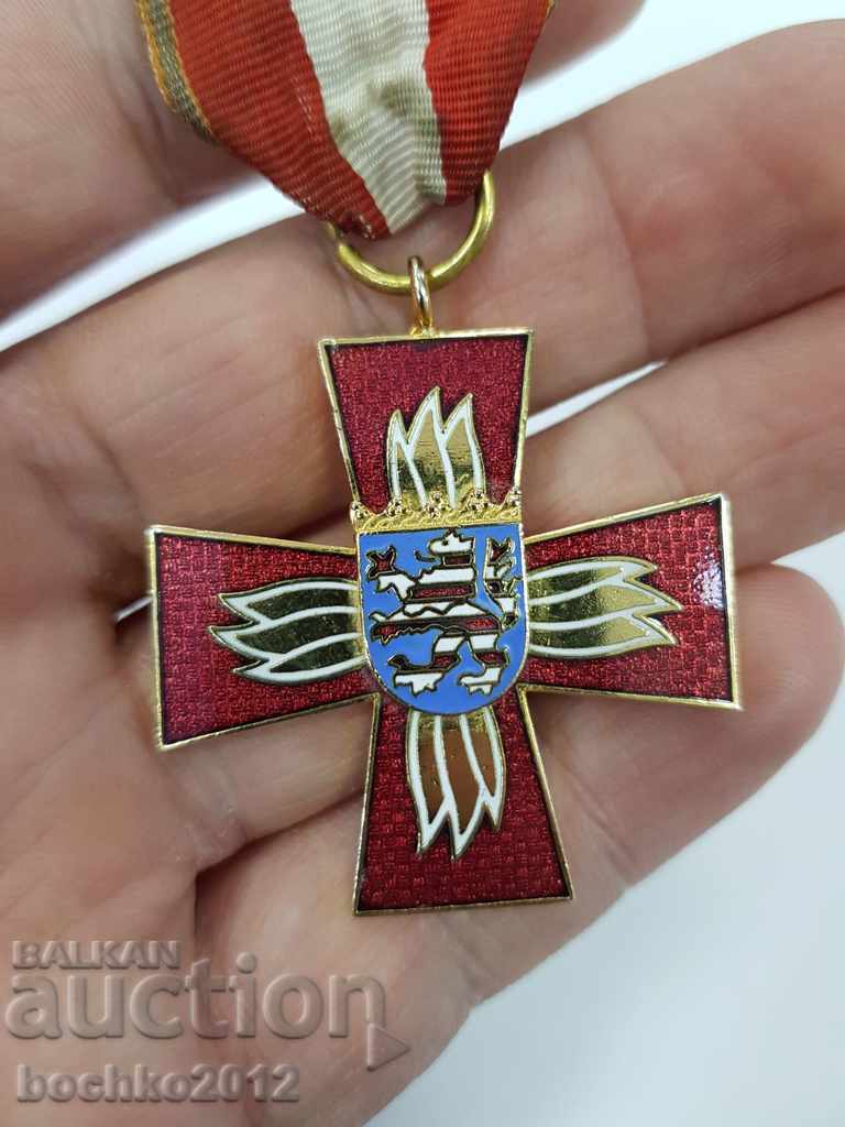 Стар колекционен австрийски позлатен орден медал с емайл