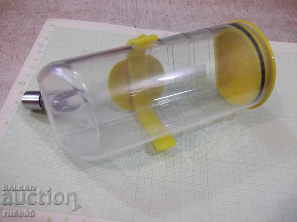 Bol de băut pentru animale de companie cu preț 5.00 BGN | € 2.56