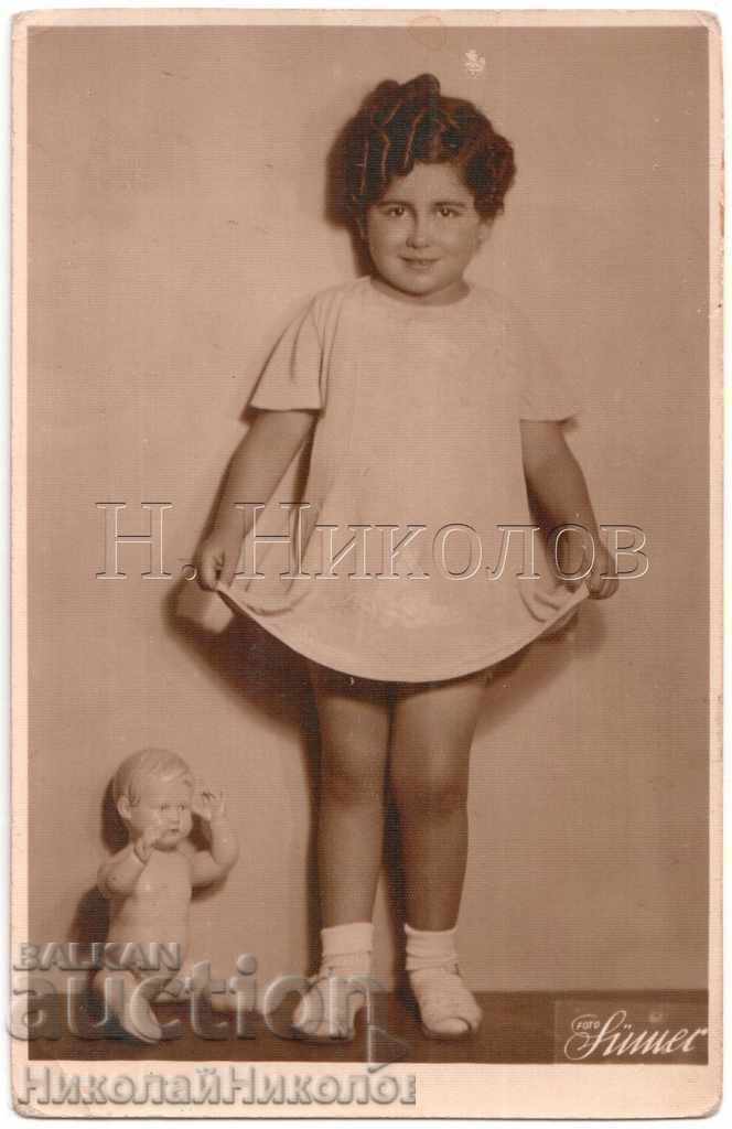 1937 OLD PHOTO TURKEY ISTANBUL ARMENIAN GIRL DOLL A882