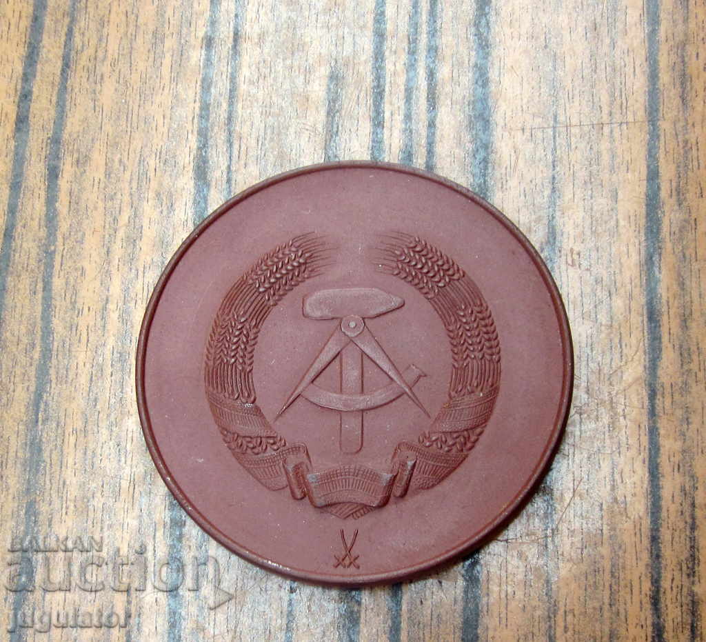 Auction  German porcelain medal plaque meissen meissen