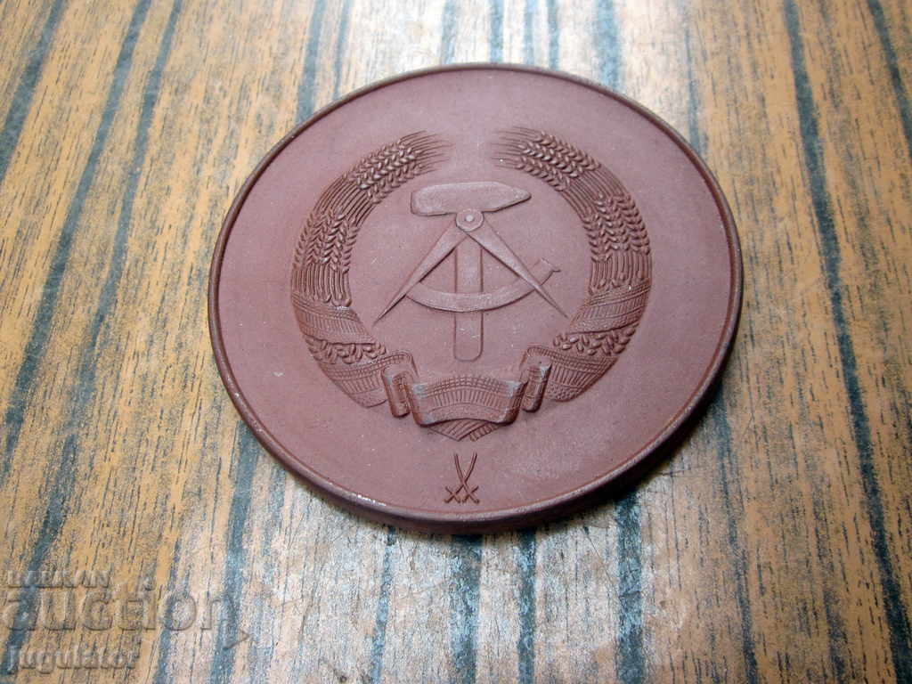 Delivery of German porcelain medal plaque meissen meissen