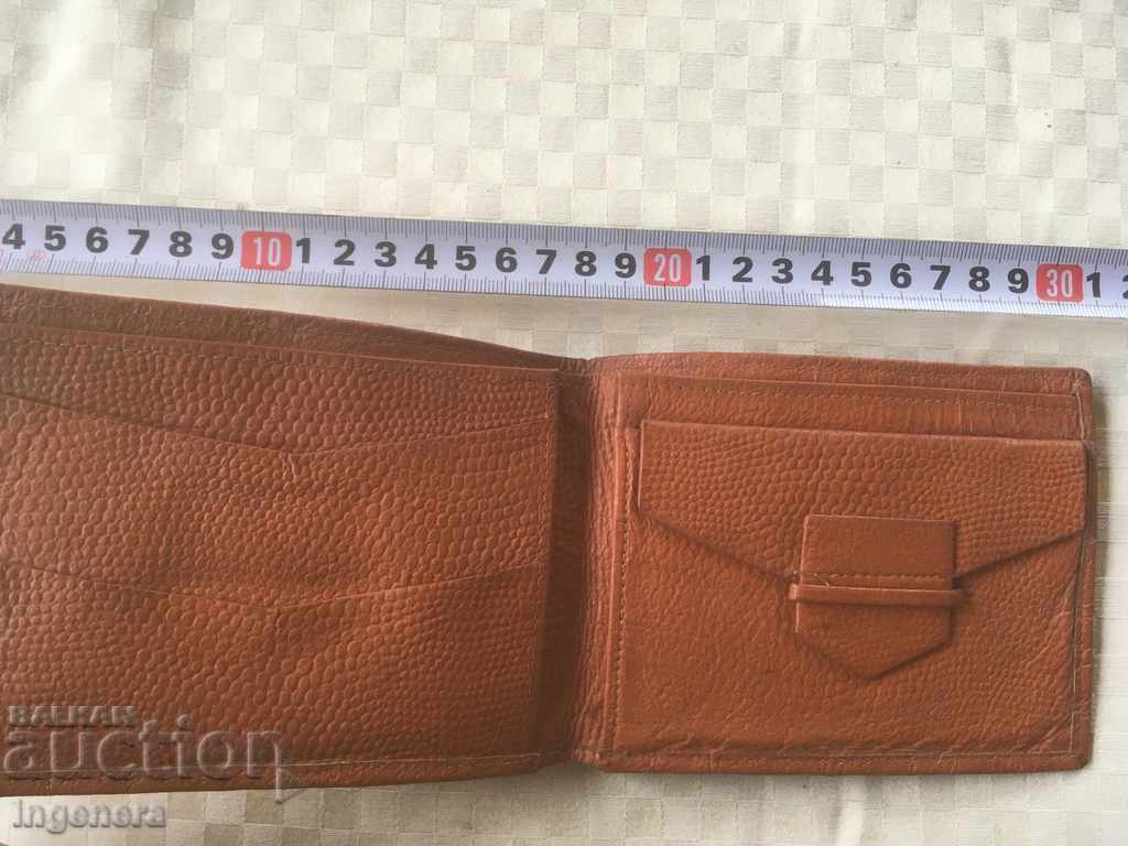 PORTOFELE KESIA DIN PIELE VECHE, CU ȘTAMPILĂ SOCIALISTĂ cu preț € 5.90 | 11.54 BGN