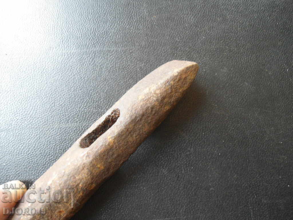 Delivery of An old hammer Delivery of An old hammer