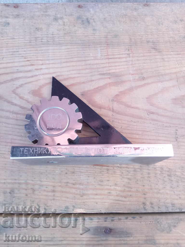 Piedestal de aniversare cu preț 19.99 BGN | € 10.22