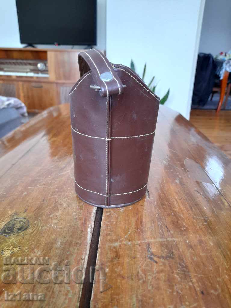 Cutie veche pentru sticle Pliska cu preț 25.00 BGN | € 12.78