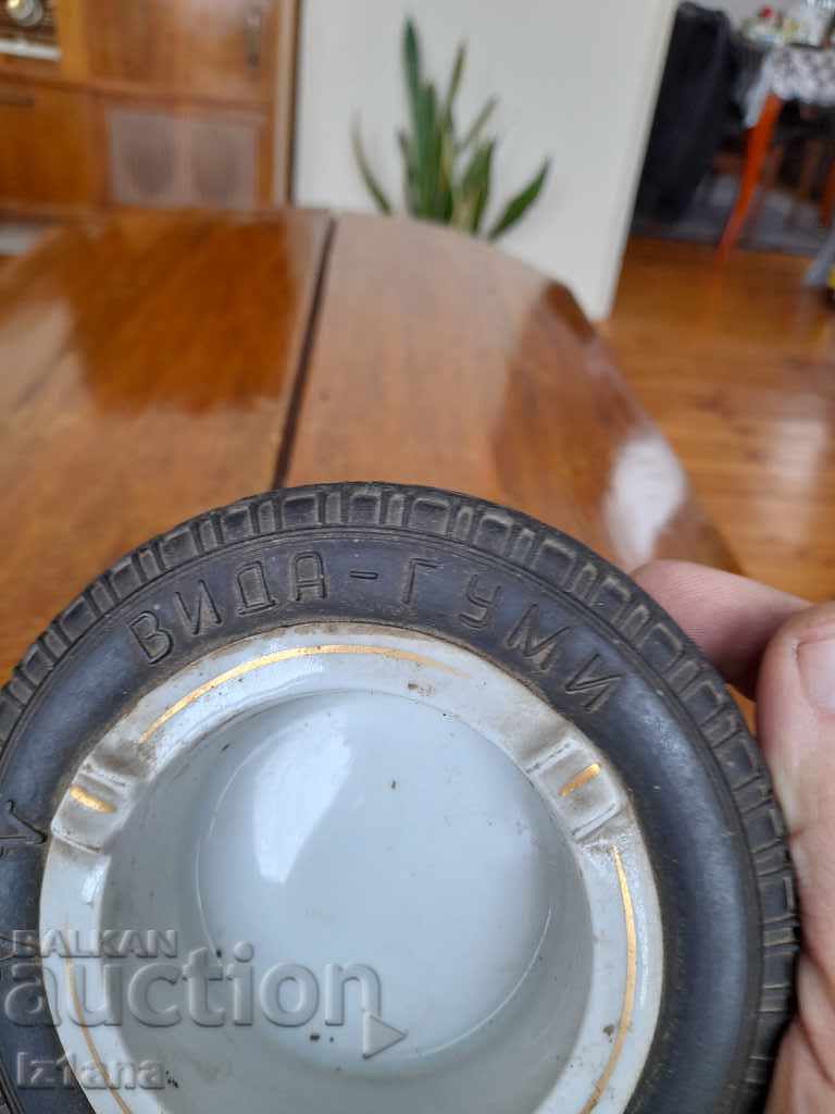 Auction  Old ashtray Vida