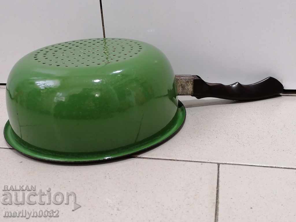 Auction Enameled colander court enamel early socialist 70s PRC Auction Enameled colander court enamel early socialist 70s PRC