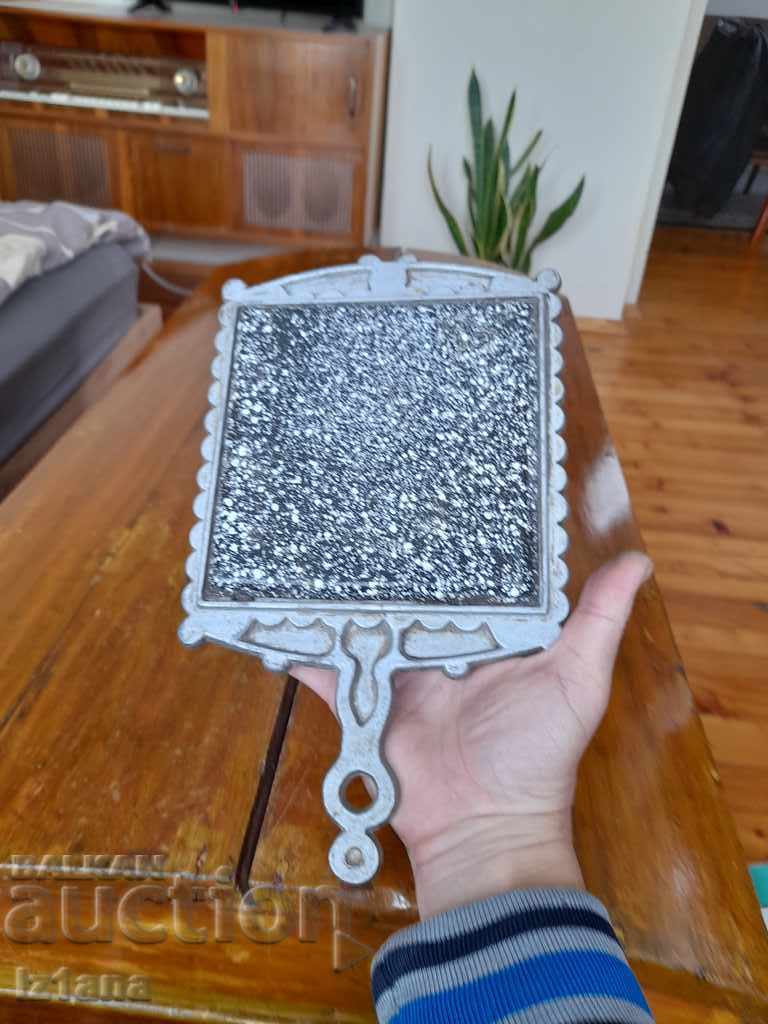 Delivery of Old stand for warm objects Delivery of Old stand for warm objects