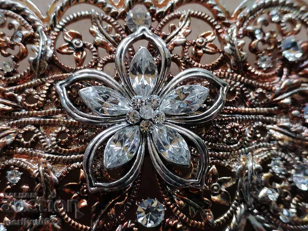 Стара тока тип брошка за колан катарама бижу накит с цена 32.00 лв. | € 16.36 Стара тока тип брошка за колан катарама бижу накит с цена 32.00 лв. | € 16.36