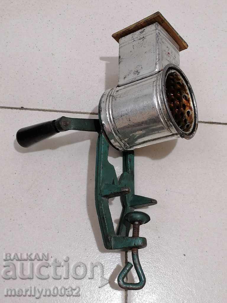 Bulgarian grinder for walnuts and nuts machine 60-70s with price 38.00 BGN | € 19.43 Bulgarian grinder for walnuts and nuts machine 60-70s with price 38.00 BGN | € 19.43