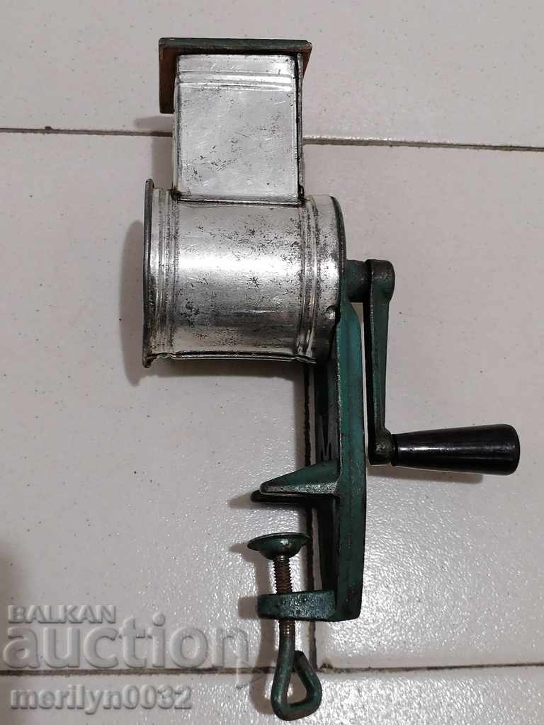 Auction Bulgarian grinder for walnuts and nuts machine 60-70s Auction Bulgarian grinder for walnuts and nuts machine 60-70s