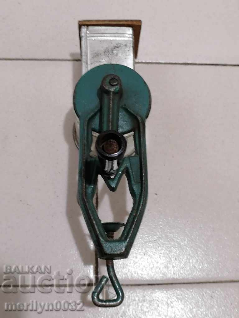 Delivery of Bulgarian grinder for walnuts and nuts machine 60-70s Delivery of Bulgarian grinder for walnuts and nuts machine 60-70s