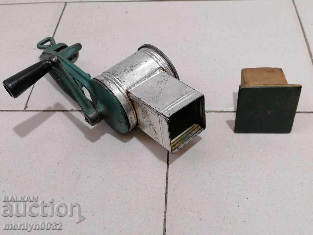 Bulgarian grinder for walnuts and nuts machine 60-70s - 7 Bulgarian grinder for walnuts and nuts machine 60-70s - 7