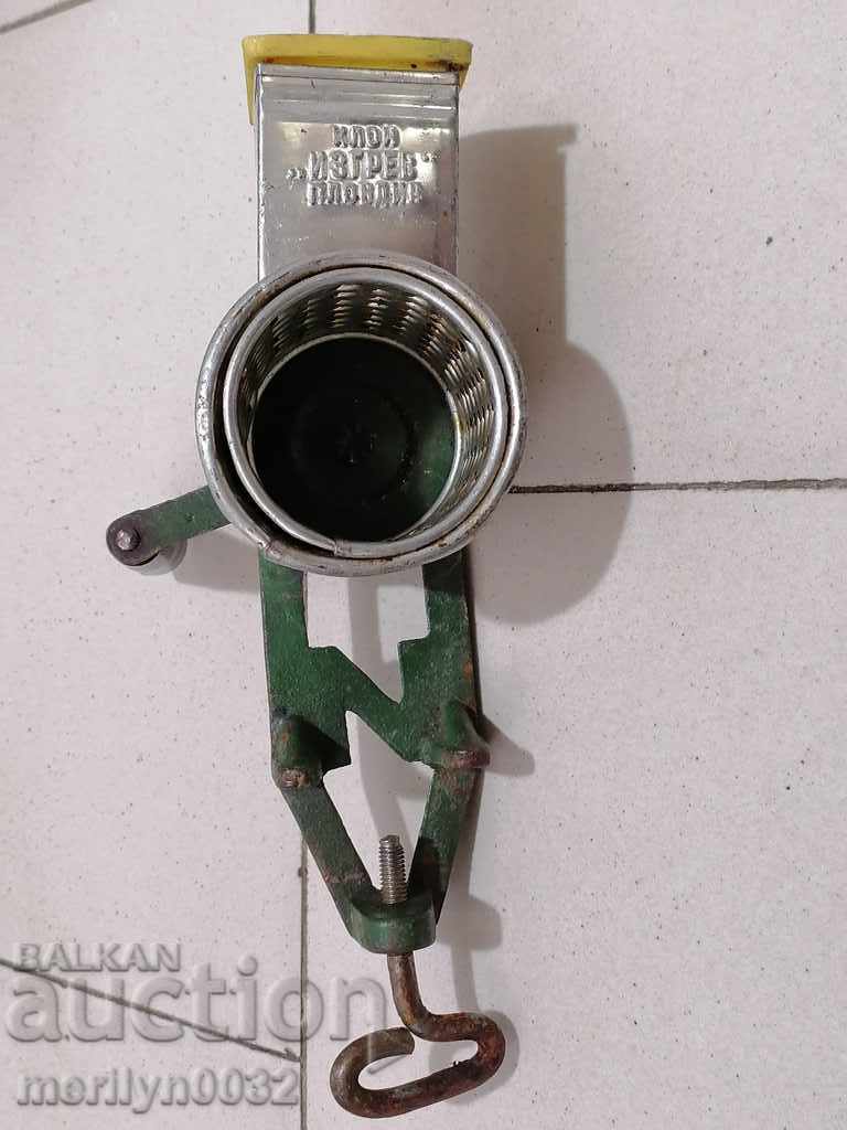 Bulgarian grinder for walnuts and nuts machine 60-70s with price 38.00 BGN | € 19.43 Bulgarian grinder for walnuts and nuts machine 60-70s with price 38.00 BGN | € 19.43