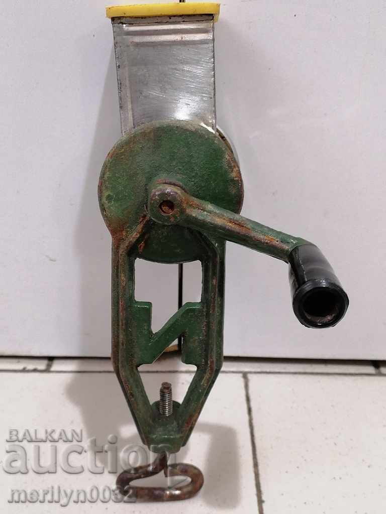 Auction Bulgarian grinder for walnuts and nuts machine 60-70s Auction Bulgarian grinder for walnuts and nuts machine 60-70s