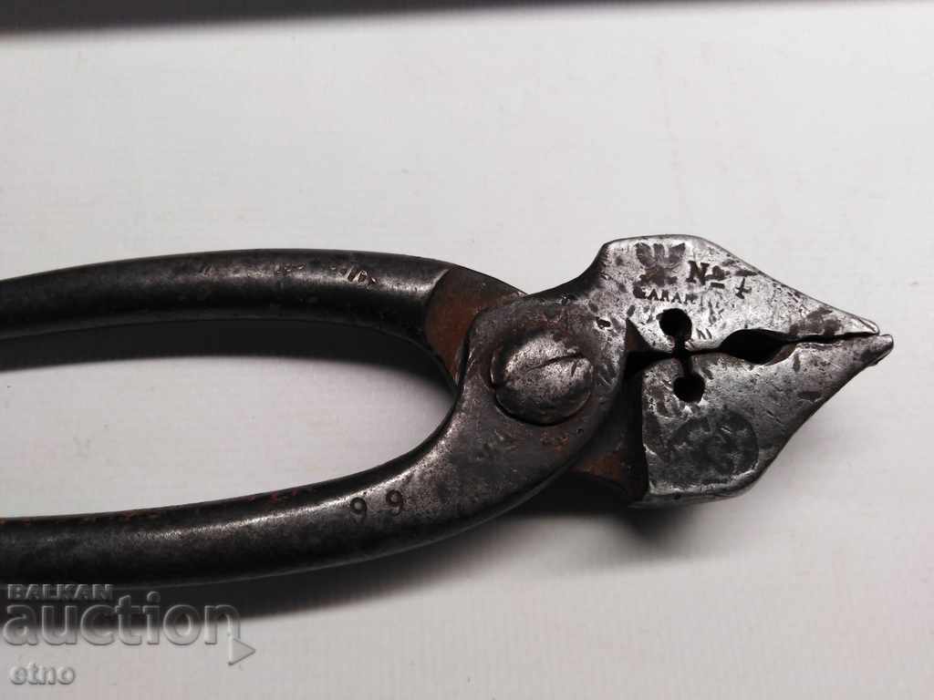 Delivery of VINTAGE TOOL, PLIERS, APPLIANCE Delivery of VINTAGE TOOL, PLIERS, APPLIANCE