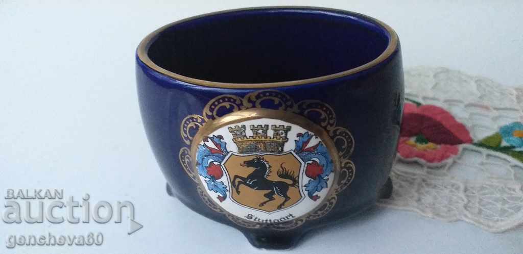 Auction  A rare porcelain souvenir with KHM/Bavaria coat-of-arms