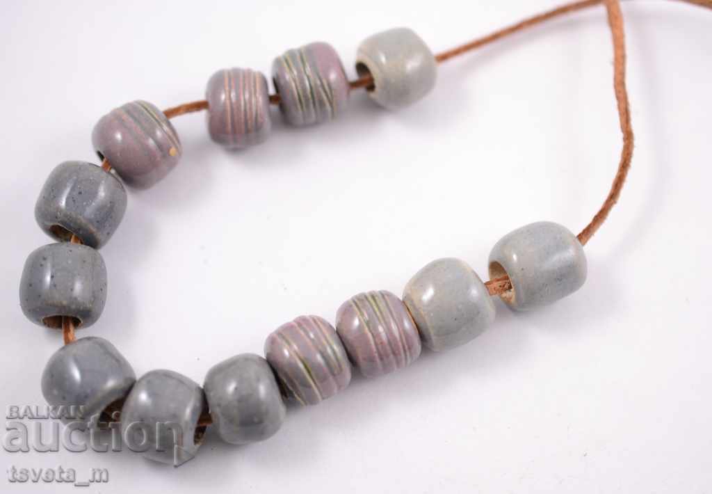 Colier / colier, ceramica si piele cu preț 3.00 BGN | € 1.53 Colier / colier, ceramica si piele cu preț 3.00 BGN | € 1.53