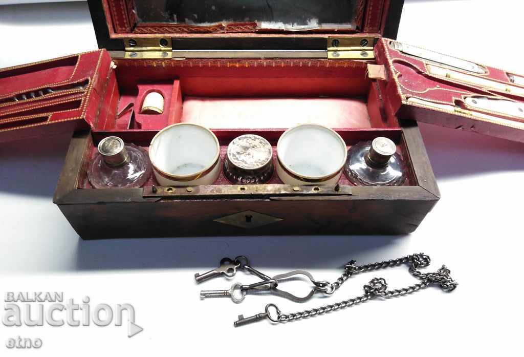 Auction VINTAGE LADIES COSMETIC BOX, DRESSING TABLE FROM THE 19TH CENTURY Auction VINTAGE LADIES COSMETIC BOX, DRESSING TABLE FROM THE 19TH CENTURY