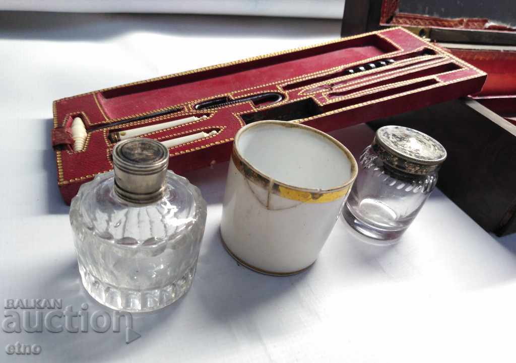 VINTAGE LADIES COSMETIC BOX, DRESSING TABLE FROM THE 19TH CENTURY - 5 VINTAGE LADIES COSMETIC BOX, DRESSING TABLE FROM THE 19TH CENTURY - 5