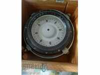 Magnetic compass in excellent condition with outer transport case