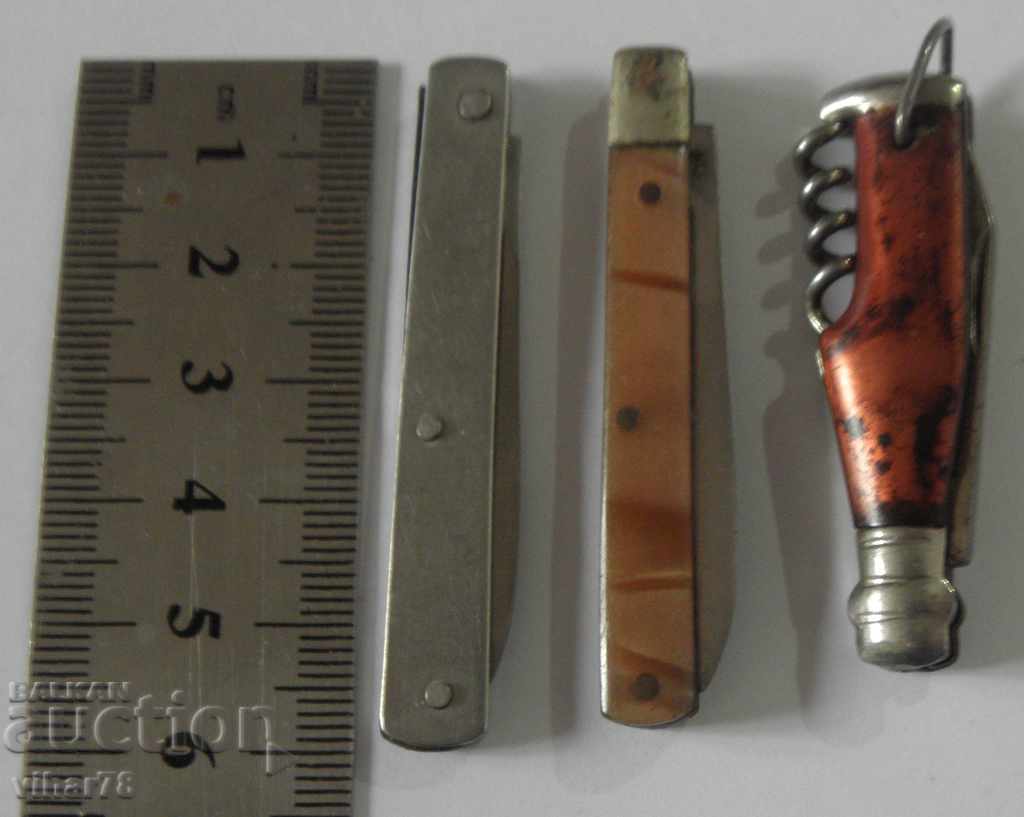 Auction lot of three small pocket legs Auction lot of three small pocket legs