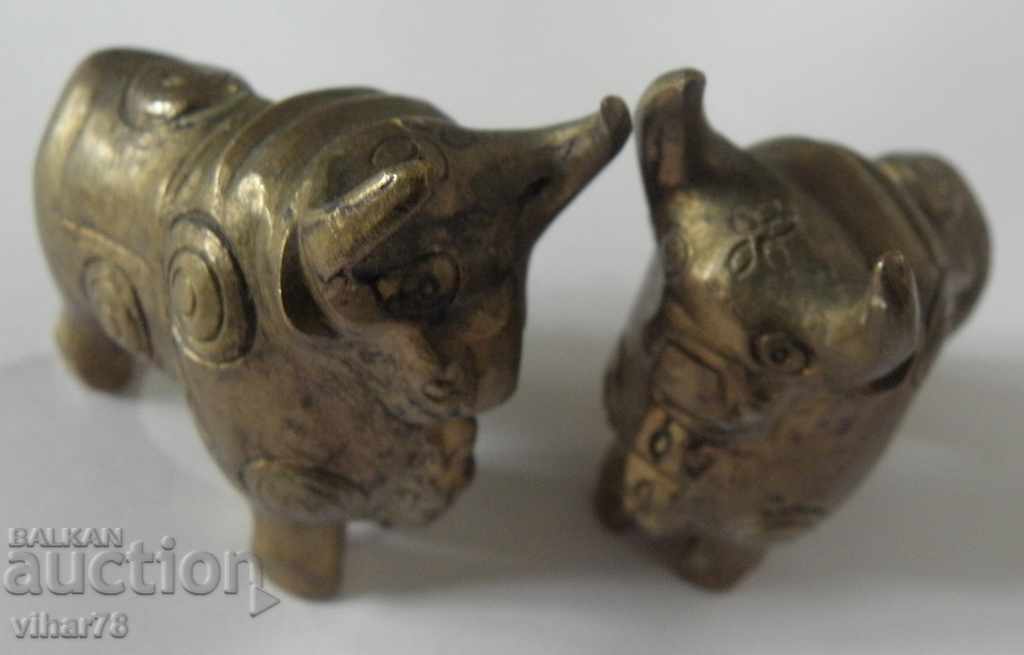 Delivery of BRONZE BUFFALO FIGURES Delivery of BRONZE BUFFALO FIGURES