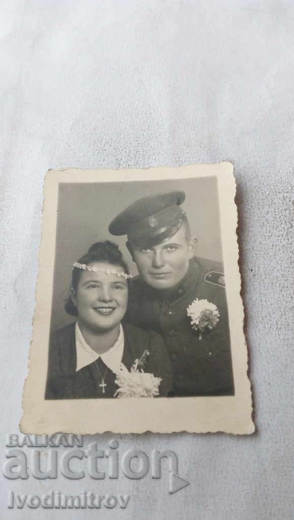 Foto Soldat cu logodnica lui