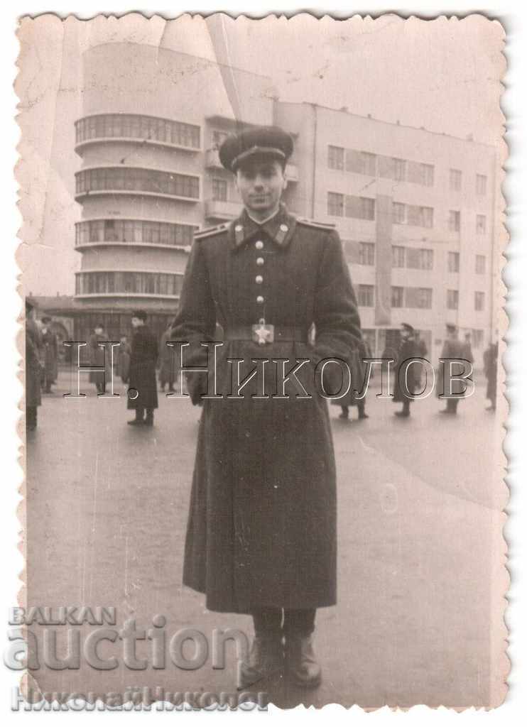 1957 OLD PHOTO USSR GORKY SOLDIER IN OVERCOAT A922