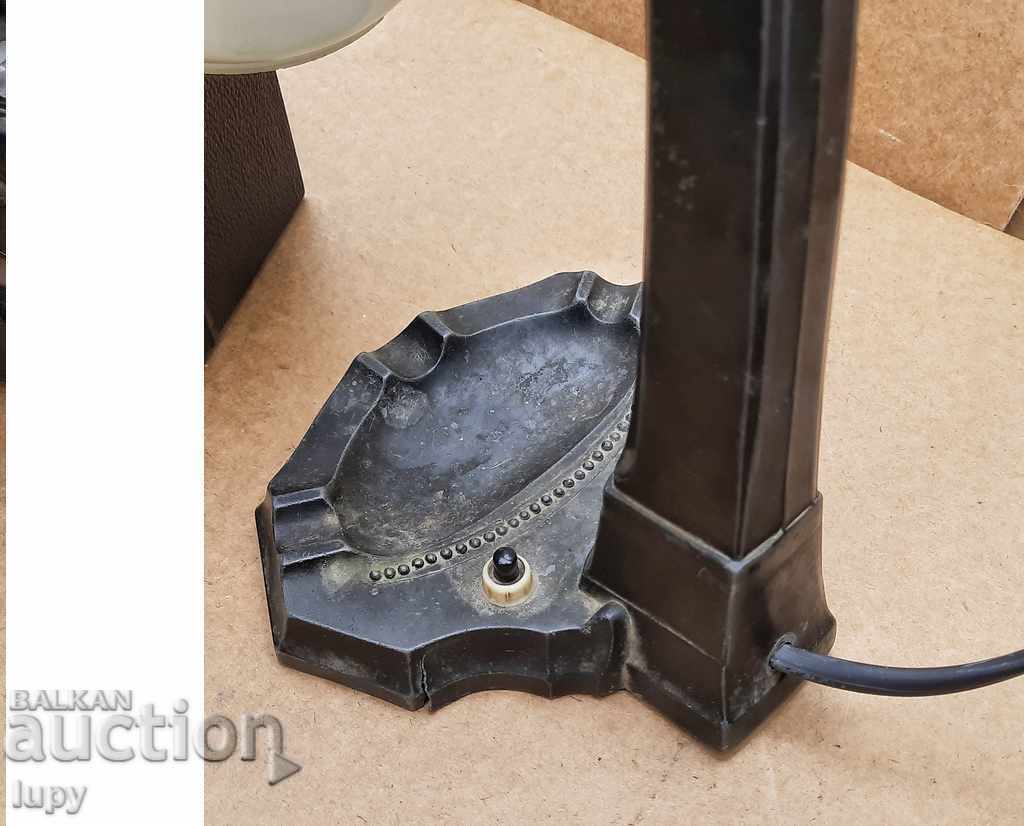 Auction Old electric lamp working. Authentic. Auction Old electric lamp working. Authentic.