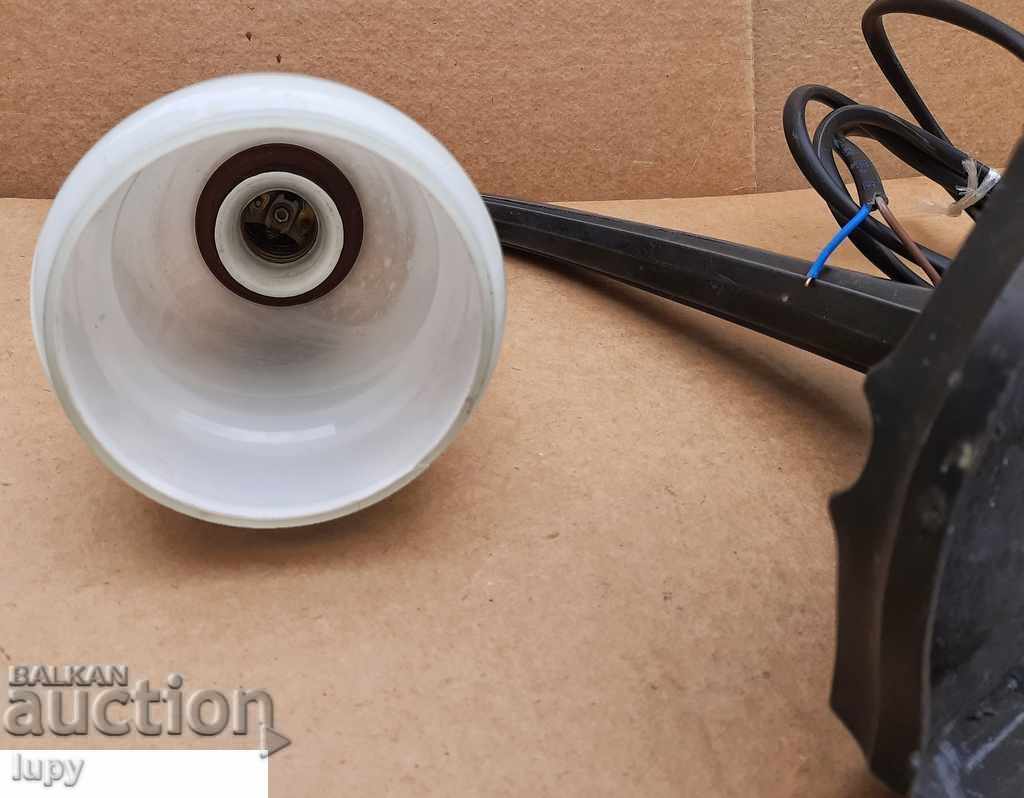 Delivery of Old electric lamp working. Authentic. Delivery of Old electric lamp working. Authentic.