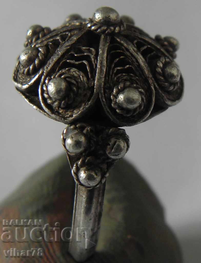 Auction WOMEN'S SILVER RING Auction WOMEN'S SILVER RING