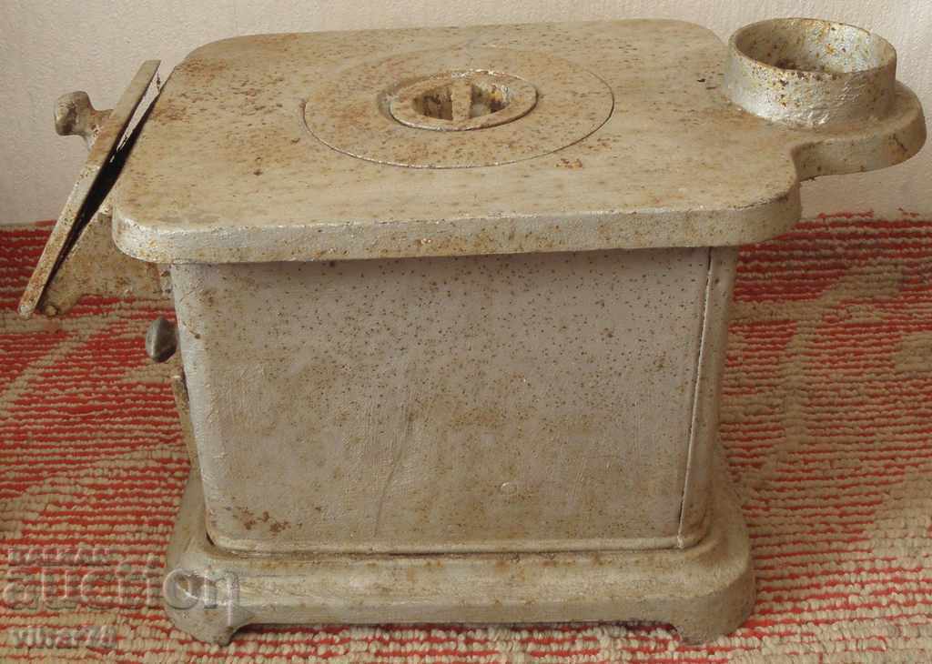 Small old Bulgarian stove with price 299.99 BGN | € 153.38 Small old Bulgarian stove with price 299.99 BGN | € 153.38