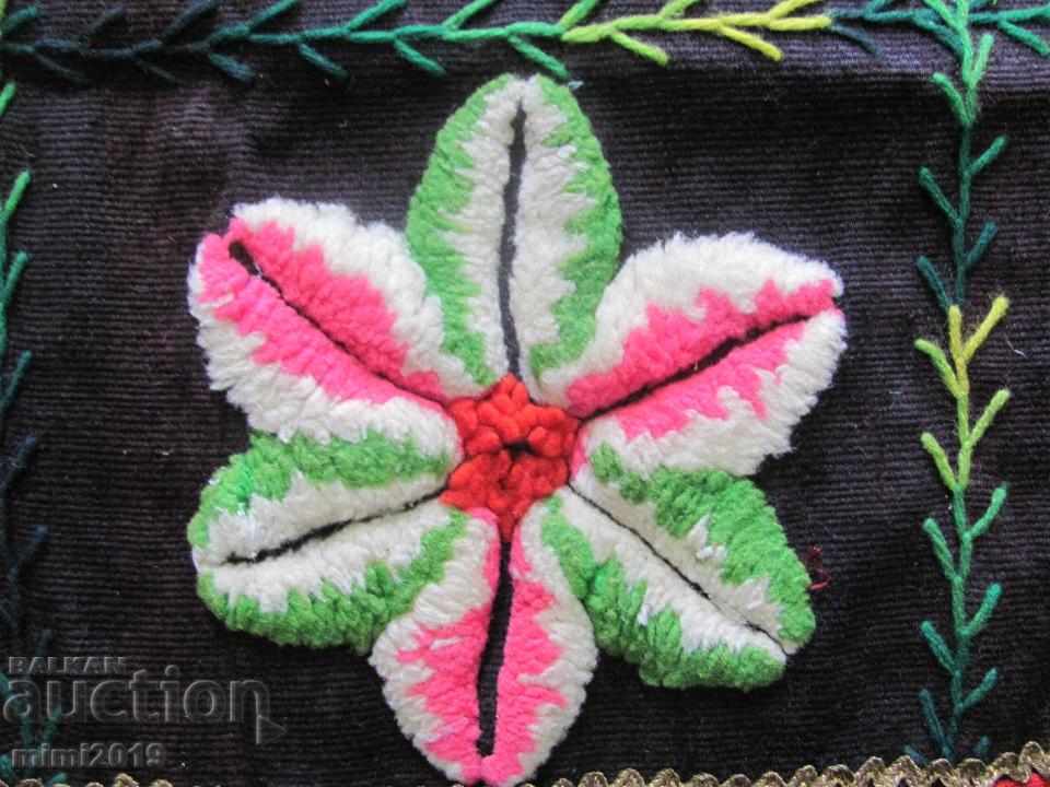 Auction Folk Art Women's Costume Apron Auction Folk Art Women's Costume Apron