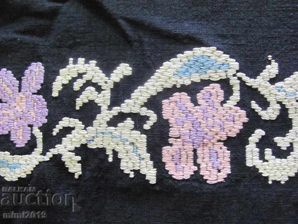 Auction Folk Art Women's Costume Apron Auction Folk Art Women's Costume Apron