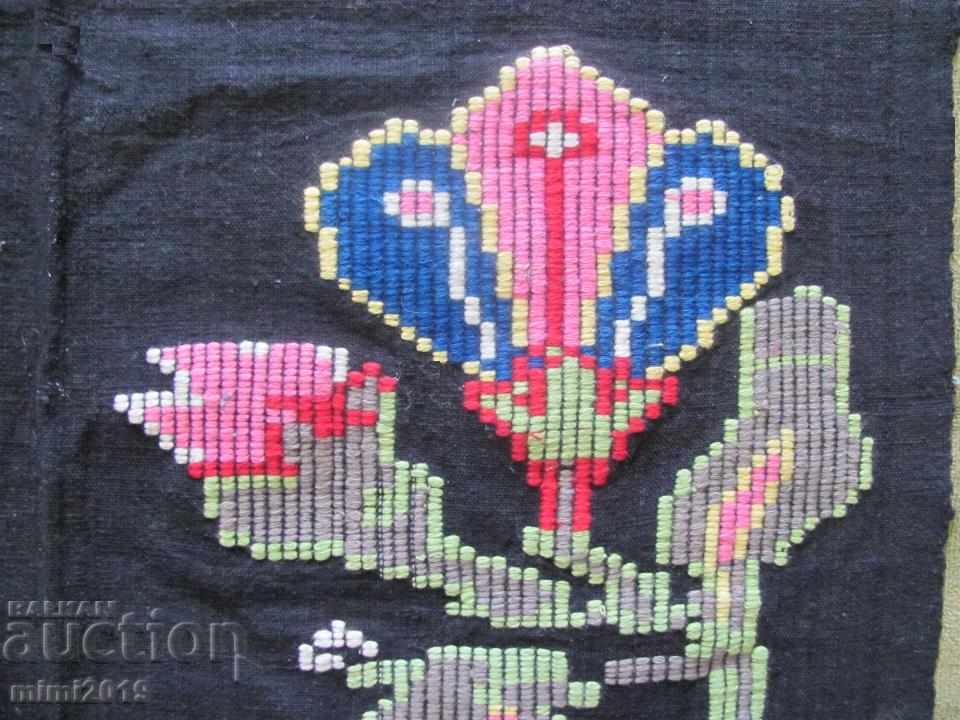 Auction Folk Art Women's Costume Apron Auction Folk Art Women's Costume Apron