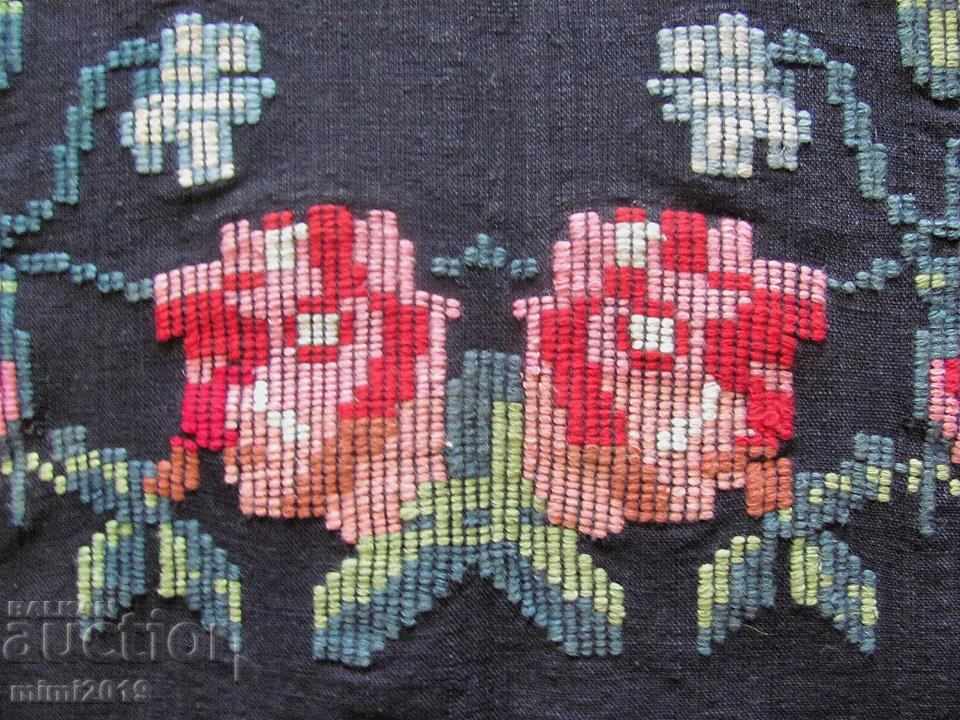 Auction Folk Art Women's Costume Apron Auction Folk Art Women's Costume Apron